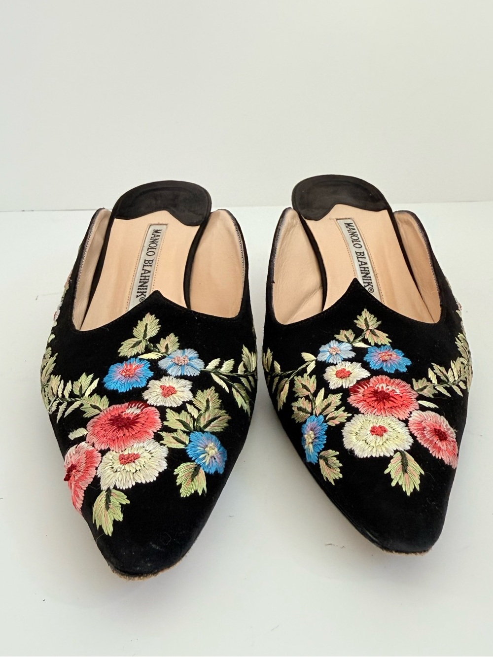 Vintage Manolo Blahnik Black Suede Floral Embroidered Mules Heels 38 - Picture 3 of 9